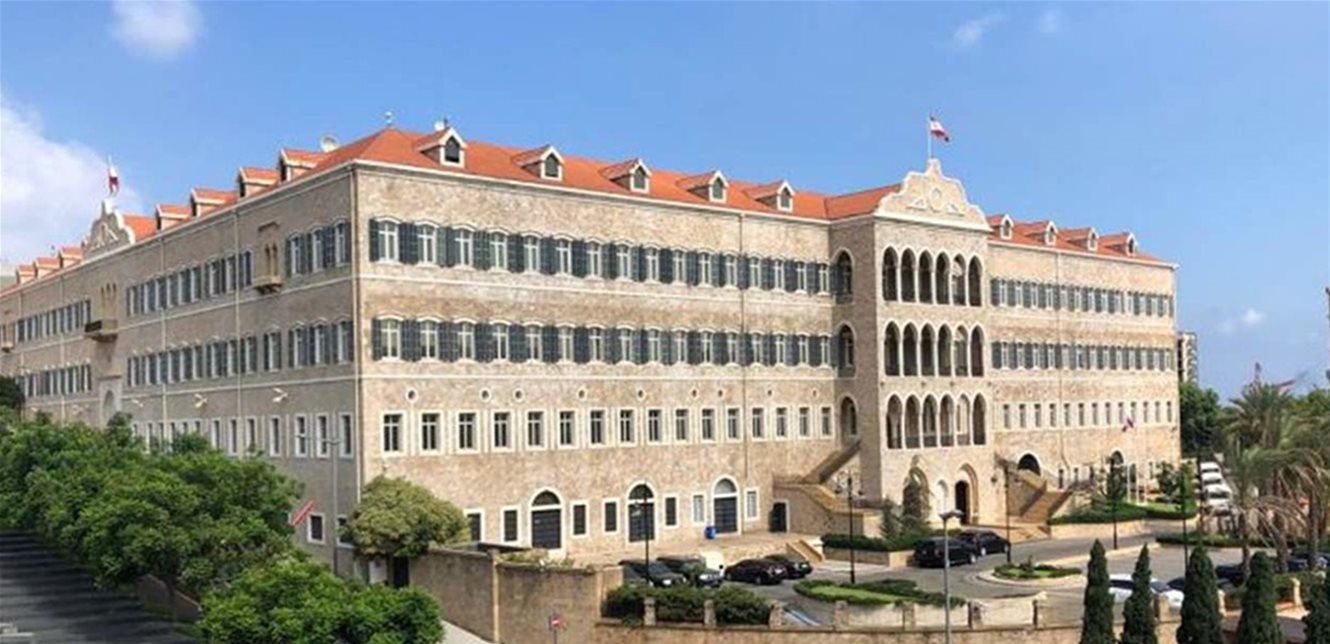 بغياب وزير الدفاع... بدء جلسة مجلس الوزراء