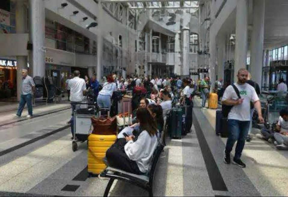 خاص - حركة المطار تتراجع 30% في حزيران و9% في تموز... والإنفاق السياحي يبقى علامة الاستفهام الأكبر!