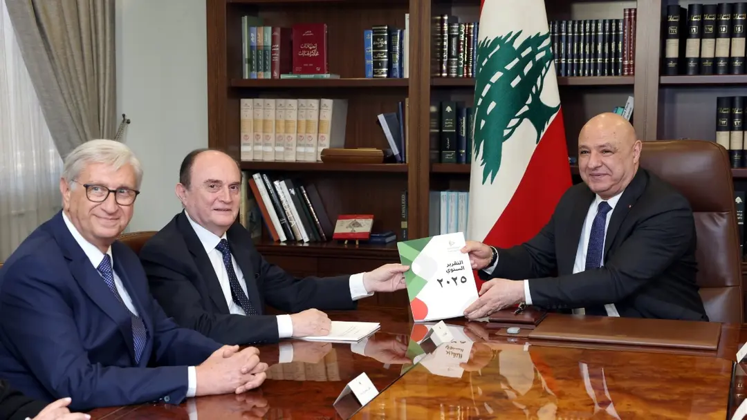 عون تسلم من "الهيئة الوطنية لمكافحة الفساد" تقريرها السنوي للعام 2025 : مكافحة الفساد تزيد ثقة اللبنانيين بالدولة ومؤسساتها